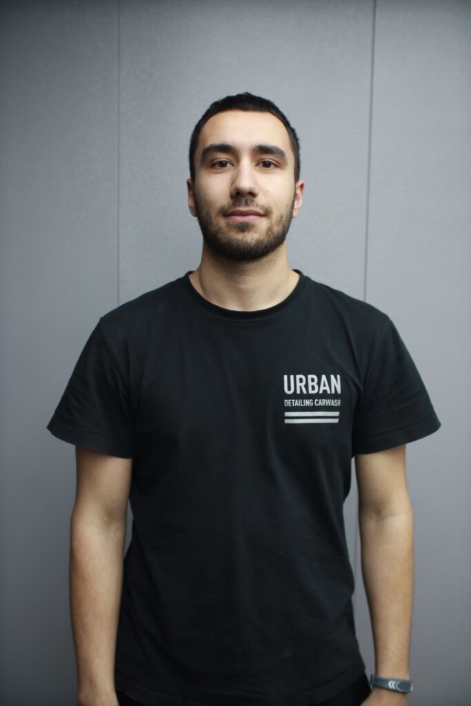 Рашид — оклейщик